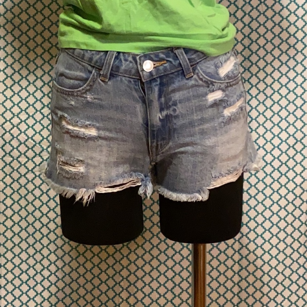Women’s Ram Hem Ripped Denim H& M shorts